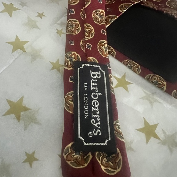 Vintage Burberrys of London 100% silk Medallion Print - Picture 3 of 6